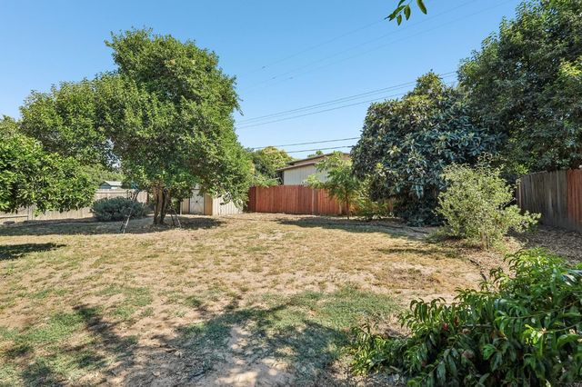8878 Greenhalgh Ln, Orangevale, CA 95662