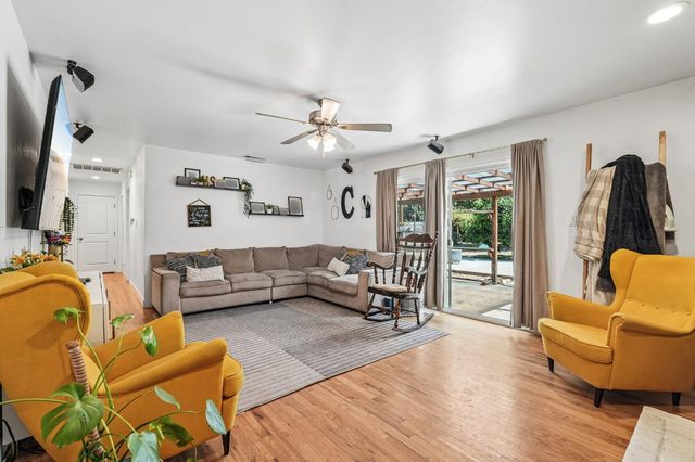 8878 Greenhalgh Ln, Orangevale, CA 95662