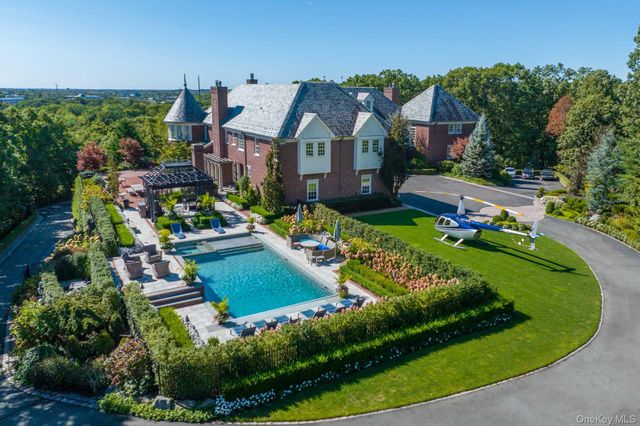 18 Gwynne Road, Melville, NY 11747