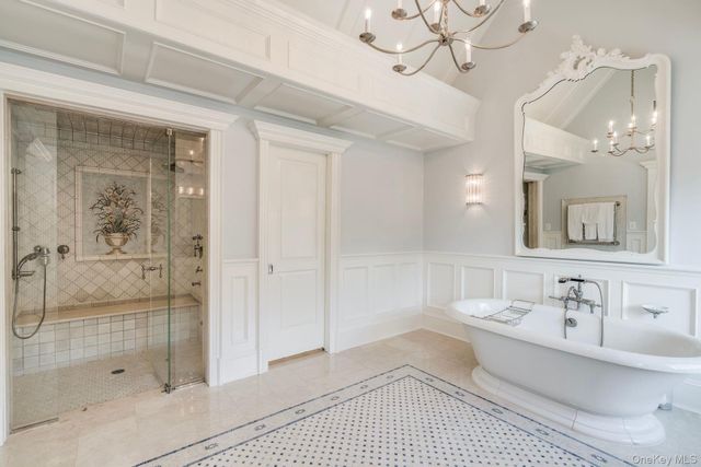 18 Gwynne Road, Melville, NY 11747