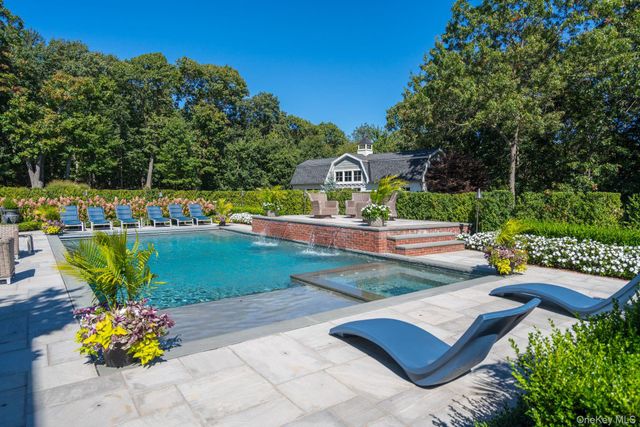 18 Gwynne Road, Melville, NY 11747