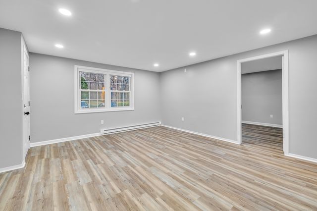 120 Gallup Hill Road APT 3C, Ledyard, CT 06339