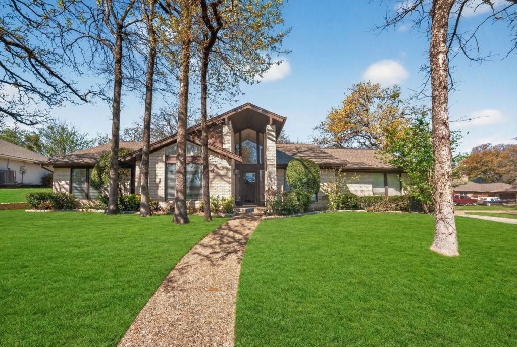 1800 High Vista Court, Fort Worth, TX 76112 — exterior