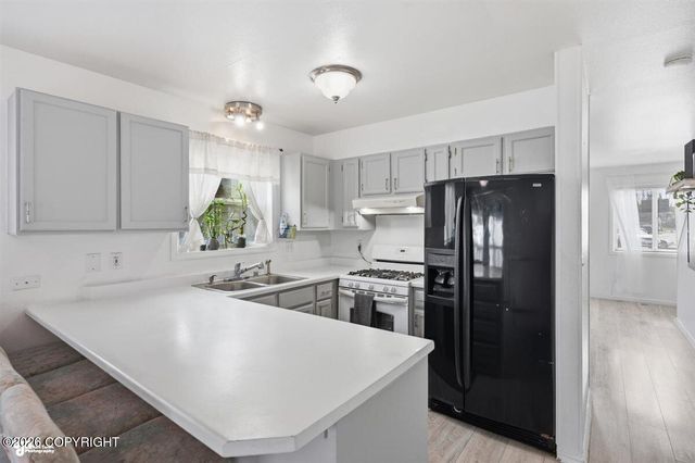 7640 Snow View Drive, Anchorage, AK 99507