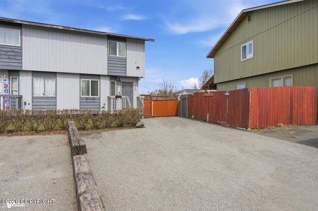 7640 Snow View Drive, Anchorage, AK 99507