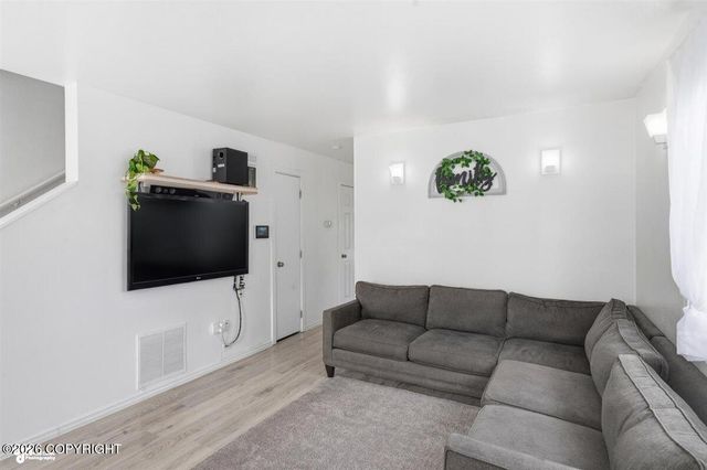 7640 Snow View Drive, Anchorage, AK 99507