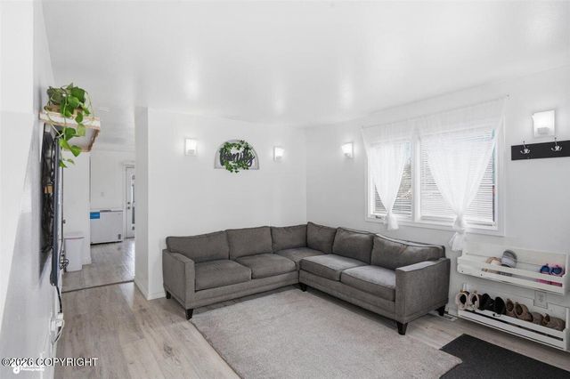 7640 Snow View Drive, Anchorage, AK 99507