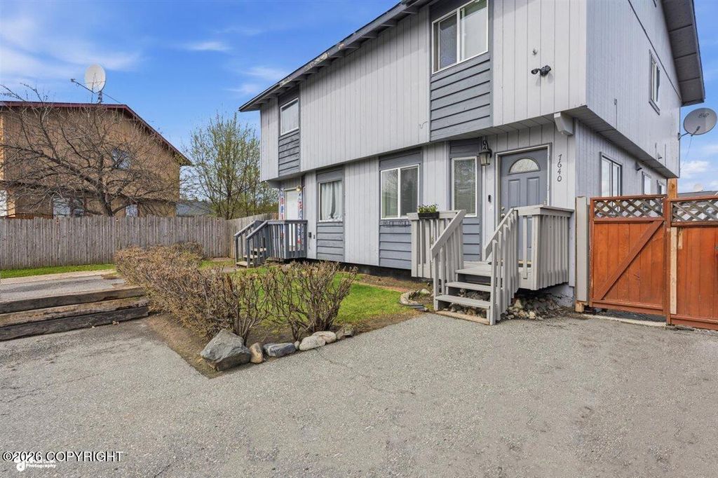 7640 Snow View Drive, Anchorage, AK 99507