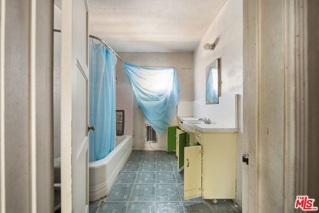 14822 Otsego Street, Sherman Oaks, CA 91403
