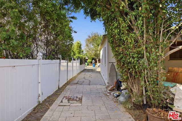 14822 Otsego Street, Sherman Oaks, CA 91403