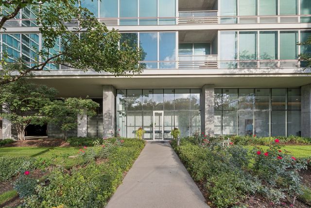 9715 Woods Drive 903, Skokie, IL 60077