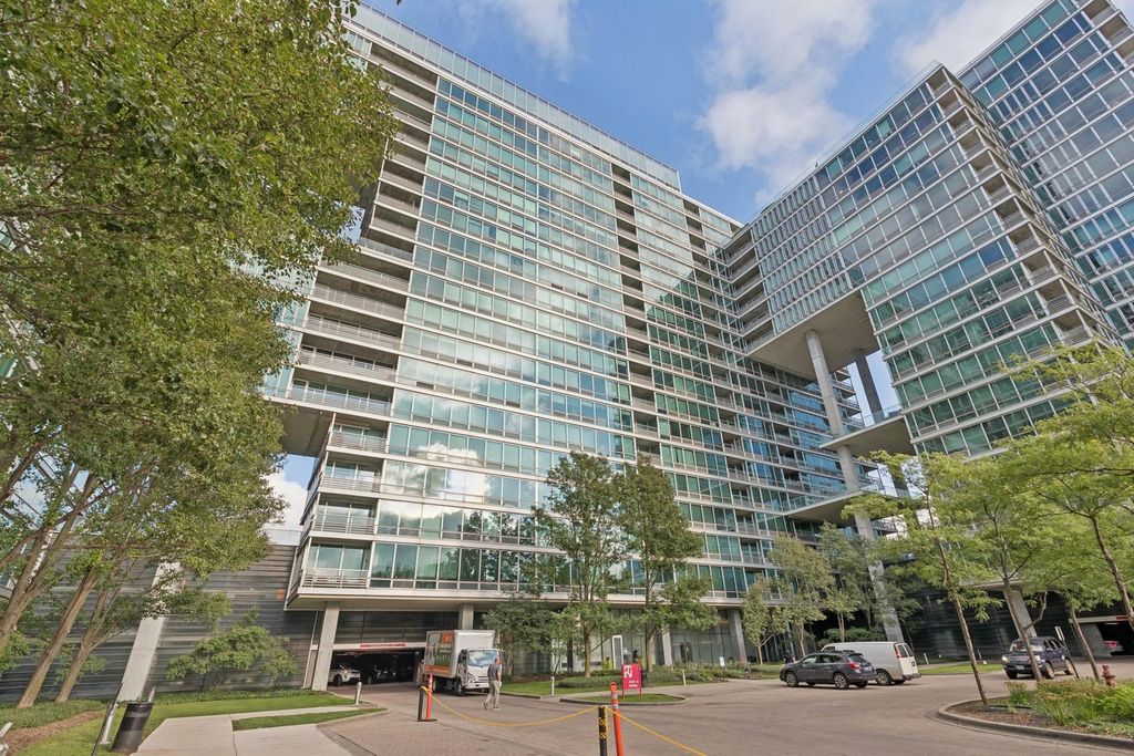 9715 Woods Drive 903, Skokie, IL 60077