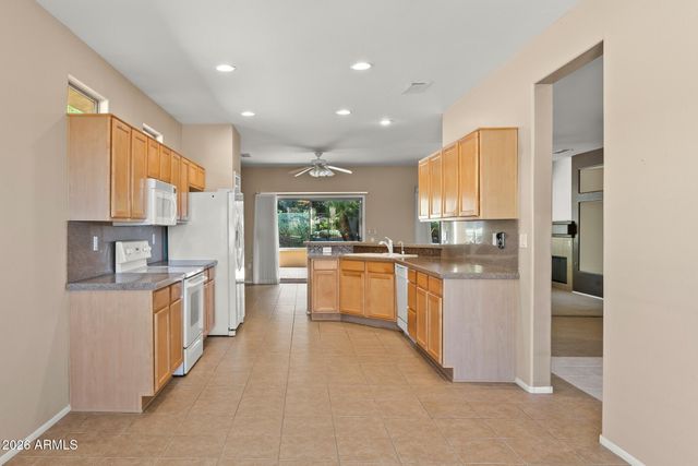 16838 W DESERT BLOSSOM Way, Surprise, AZ 85387