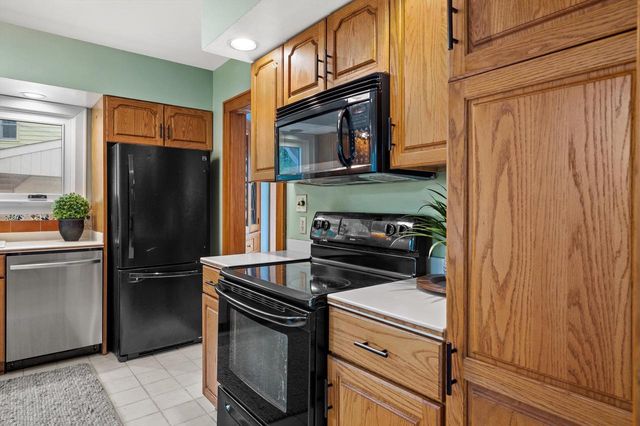 1512 E Olive STREET, Shorewood, WI 53211