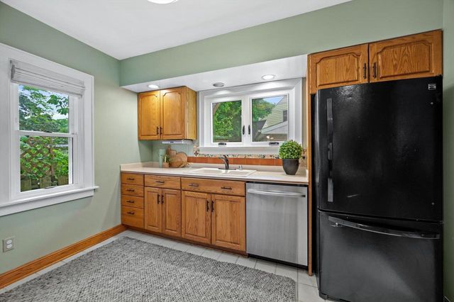 1512 E Olive STREET, Shorewood, WI 53211