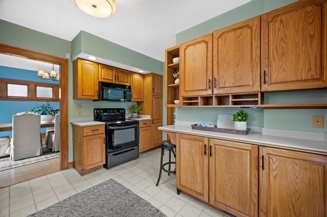 1512 E Olive STREET, Shorewood, WI 53211