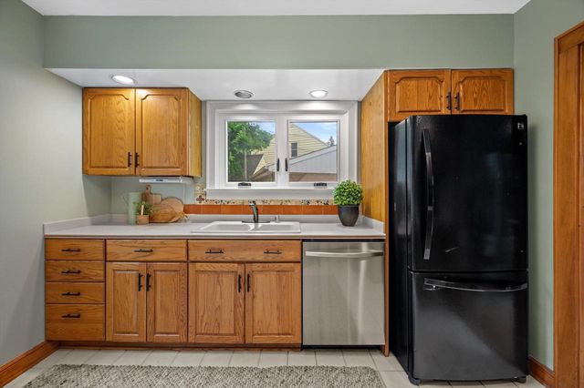 1512 E Olive STREET, Shorewood, WI 53211