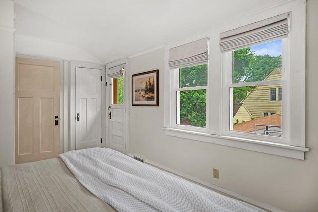 1512 E Olive STREET, Shorewood, WI 53211