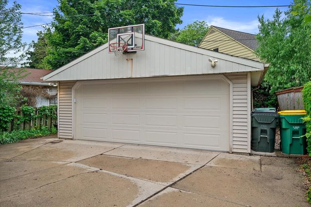 1512 E Olive STREET, Shorewood, WI 53211