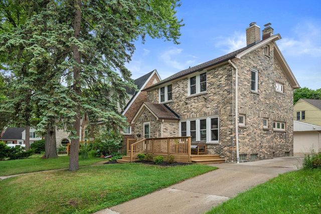 1512 E Olive STREET, Shorewood, WI 53211