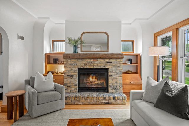 1512 E Olive STREET, Shorewood, WI 53211