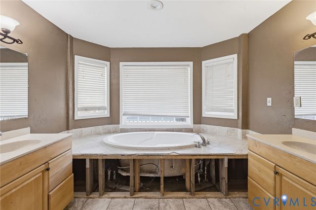 21801 Skinquarter Rd, Moseley, VA 23120