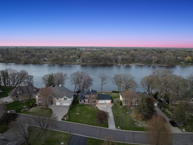 701 W River Parkway, Champlin, MN 55316