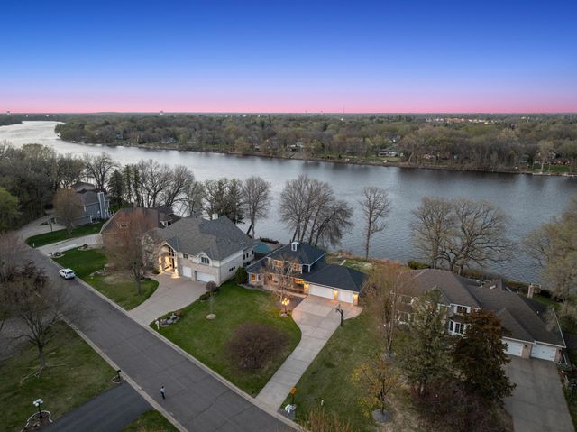 701 W River Parkway, Champlin, MN 55316