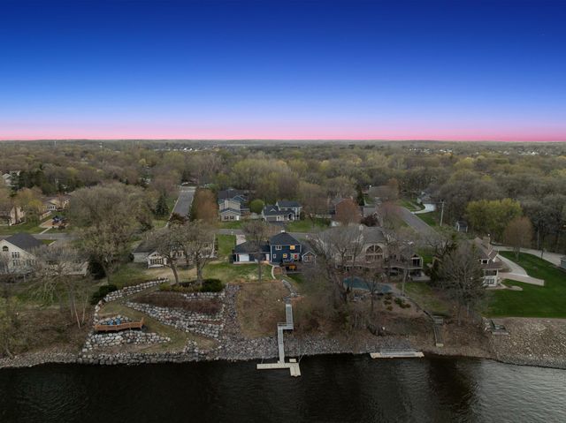 701 W River Parkway, Champlin, MN 55316