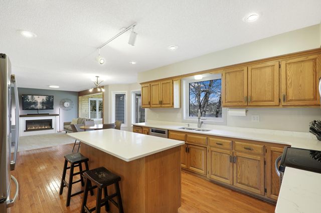701 W River Parkway, Champlin, MN 55316