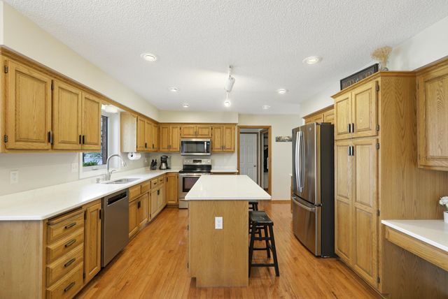 701 W River Parkway, Champlin, MN 55316