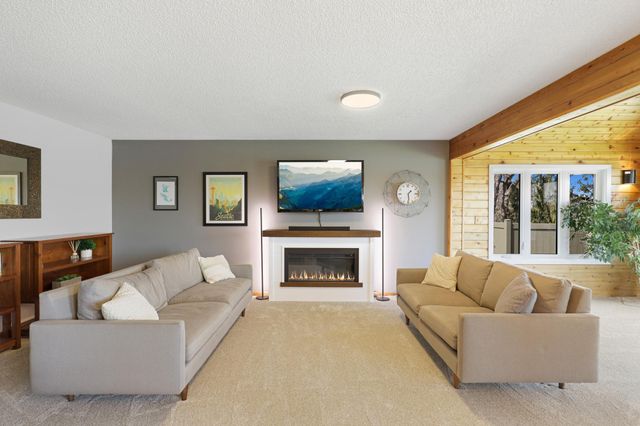 701 W River Parkway, Champlin, MN 55316