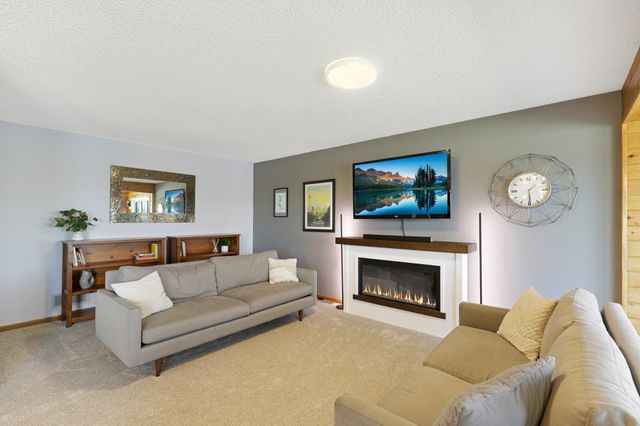 701 W River Parkway, Champlin, MN 55316