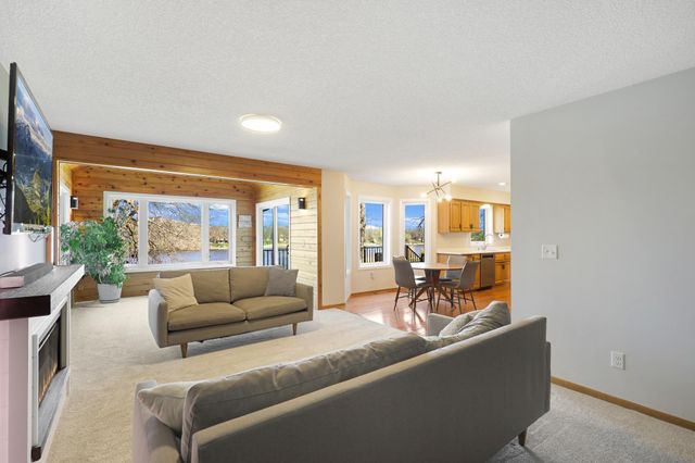 701 W River Parkway, Champlin, MN 55316