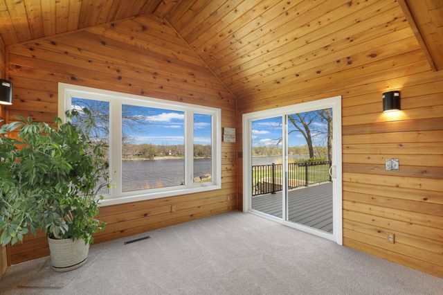 701 W River Parkway, Champlin, MN 55316