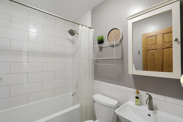 701 W River Parkway, Champlin, MN 55316