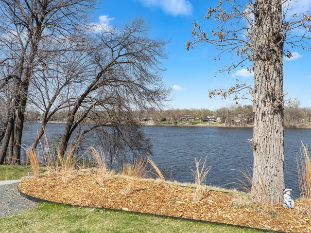 701 W River Parkway, Champlin, MN 55316