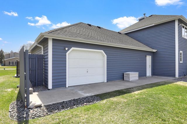 701 W River Parkway, Champlin, MN 55316
