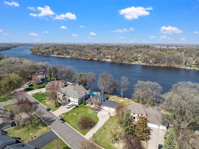 701 W River Parkway, Champlin, MN 55316