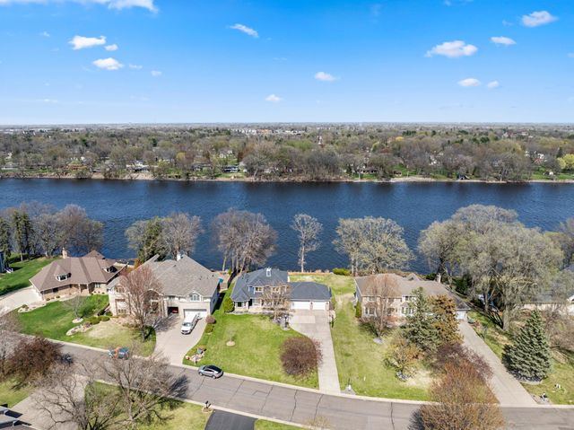 701 W River Parkway, Champlin, MN 55316