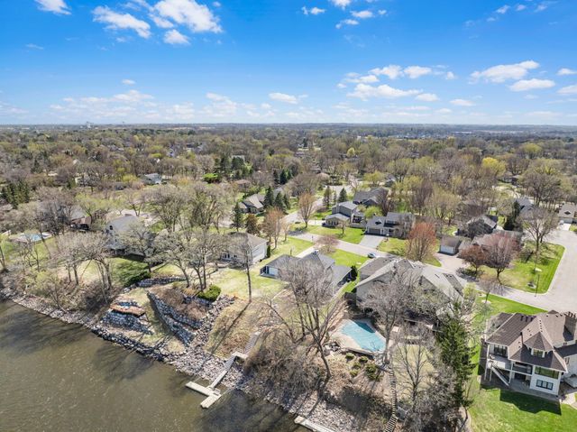 701 W River Parkway, Champlin, MN 55316