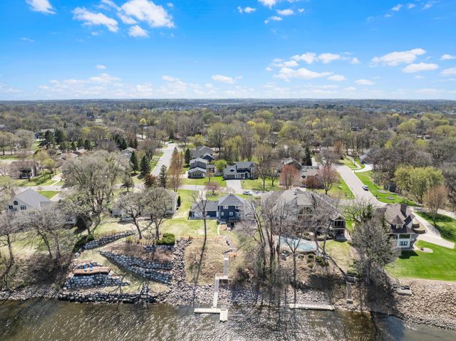 701 W River Parkway, Champlin, MN 55316