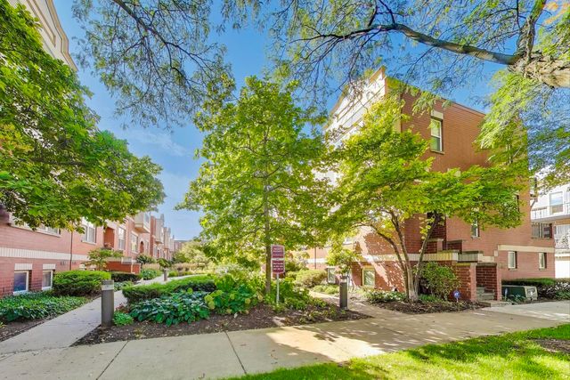 3645 W Cornelia Avenue A, Chicago, IL 60618