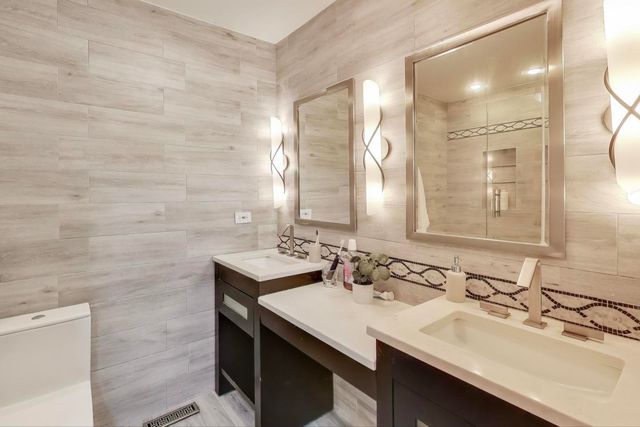 3645 W Cornelia Avenue A, Chicago, IL 60618