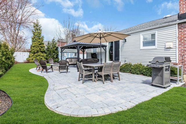 28 Rivera Lane, West Sayville, NY 11796