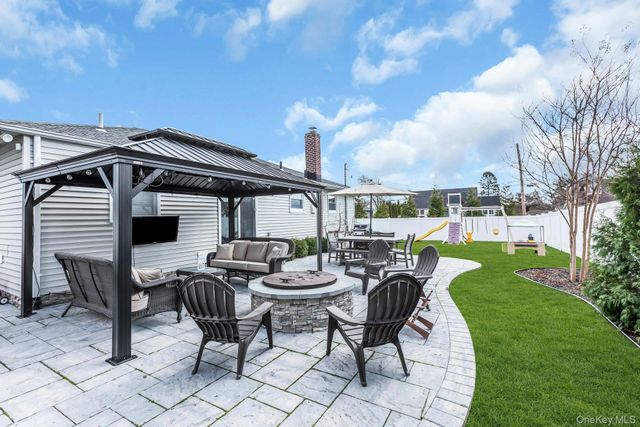 28 Rivera Lane, West Sayville, NY 11796