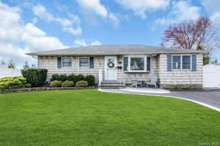 28 Rivera Lane, West Sayville, NY 11796