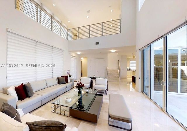 10229 NW 74th Ter, Doral, FL 33178