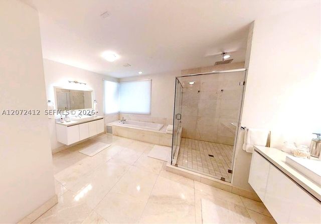 10229 NW 74th Ter, Doral, FL 33178