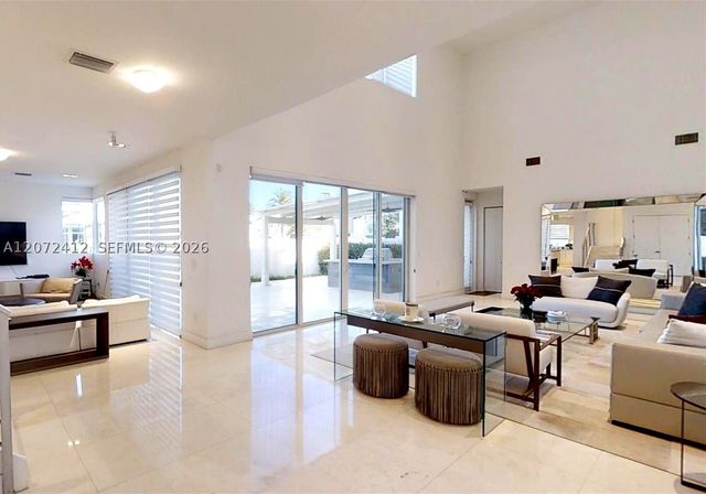 10229 NW 74th Ter, Doral, FL 33178